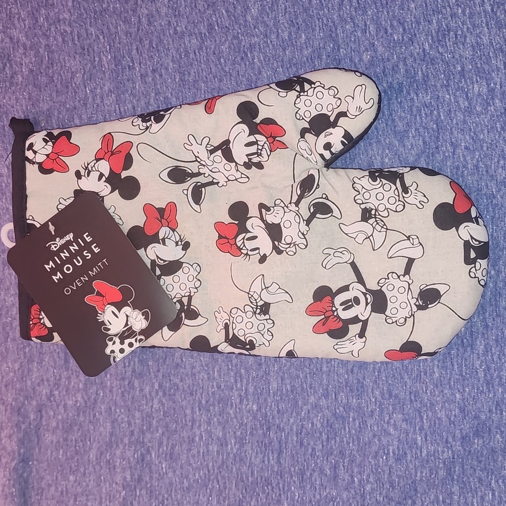 New Disney Minnie Mouse Oven Mitt